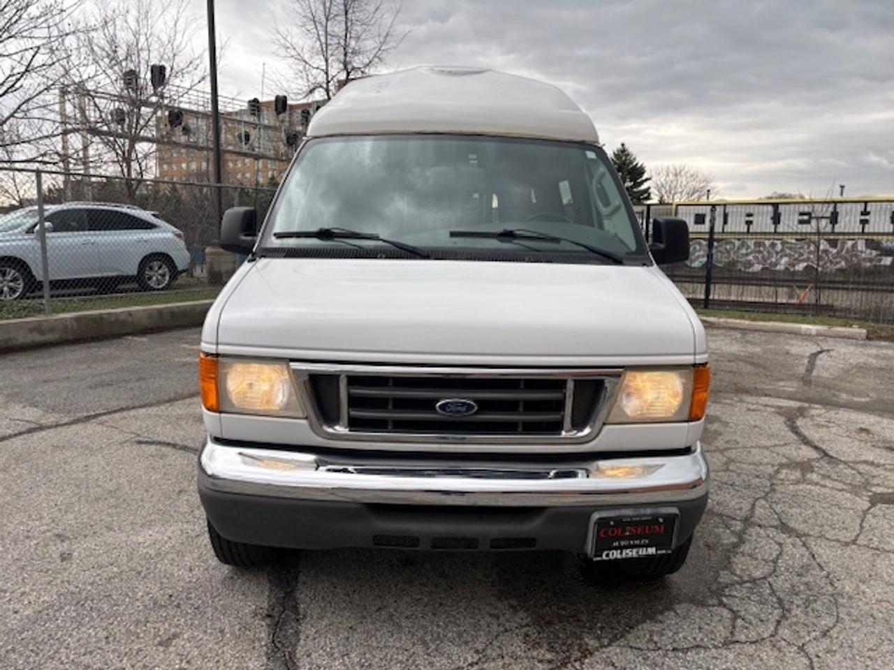2007 Ford Econoline E-350 **ONLY 40,000KM-BRAUN WHEEL CHAIR-HIGH ROOF** Photo