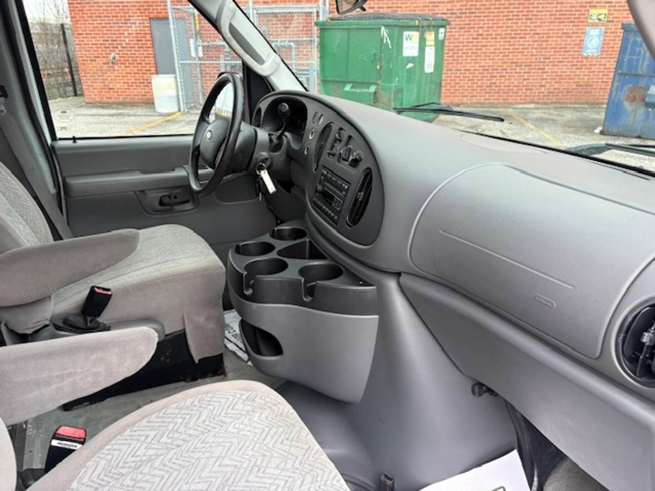 2007 Ford Econoline E-350 **ONLY 40,000KM-BRAUN WHEEL CHAIR-HIGH ROOF** Photo