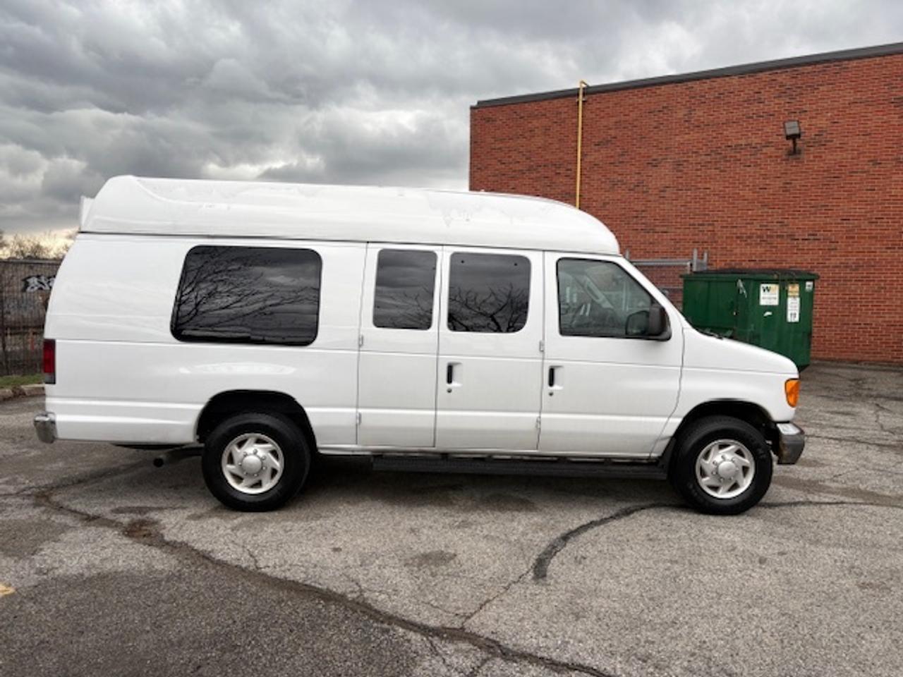 2007 Ford Econoline E-350 **ONLY 40,000KM-BRAUN WHEEL CHAIR-HIGH ROOF** Photo