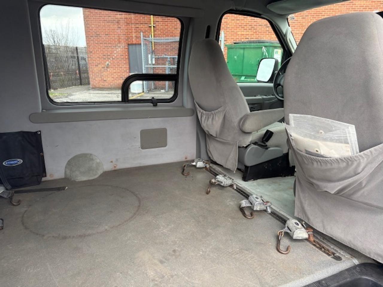 2007 Ford Econoline E-350 **ONLY 40,000KM-BRAUN WHEEL CHAIR-HIGH ROOF** Photo