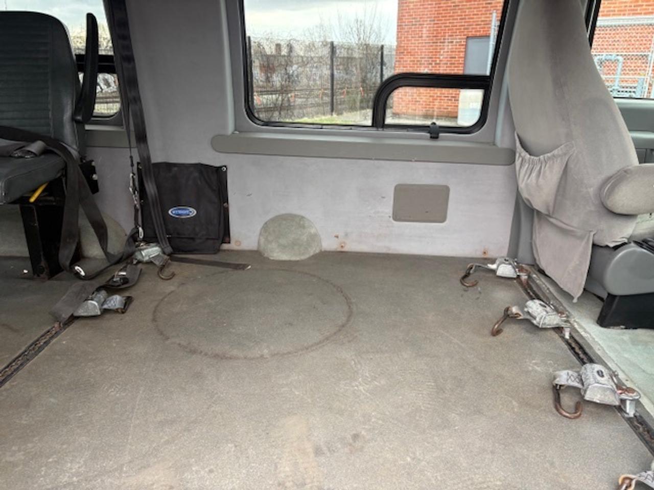 2007 Ford Econoline E-350 **ONLY 40,000KM-BRAUN WHEEL CHAIR-HIGH ROOF** Photo
