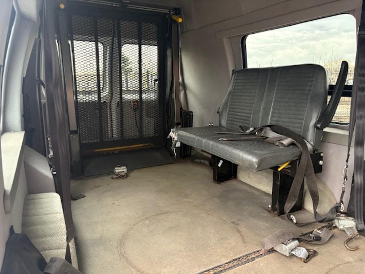 2007 Ford Econoline E-350 **ONLY 40,000KM-BRAUN WHEEL CHAIR-HIGH ROOF** Photo