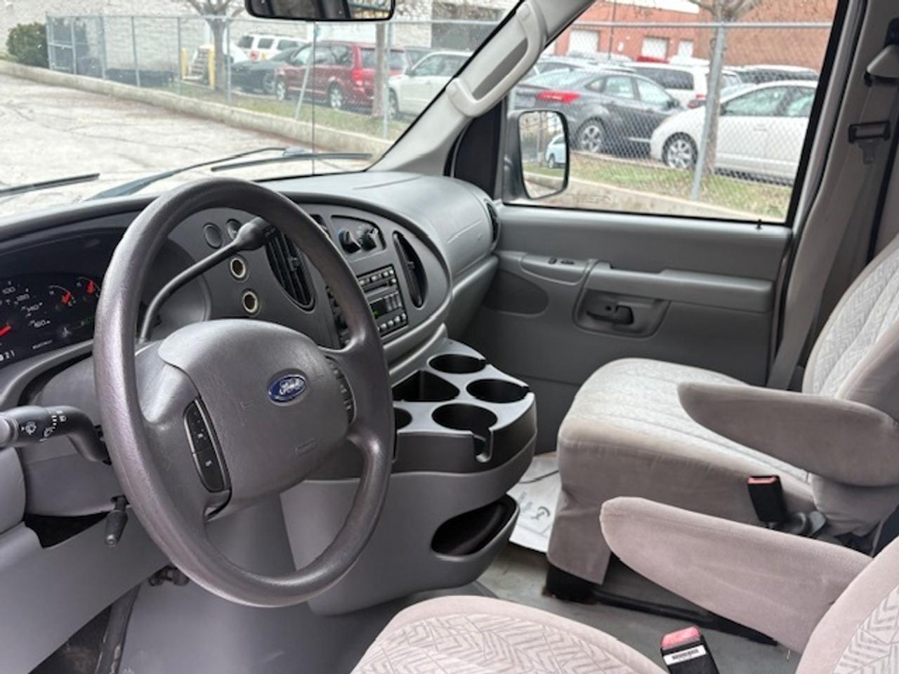 2007 Ford Econoline E-350 **ONLY 40,000KM-BRAUN WHEEL CHAIR-HIGH ROOF** Photo