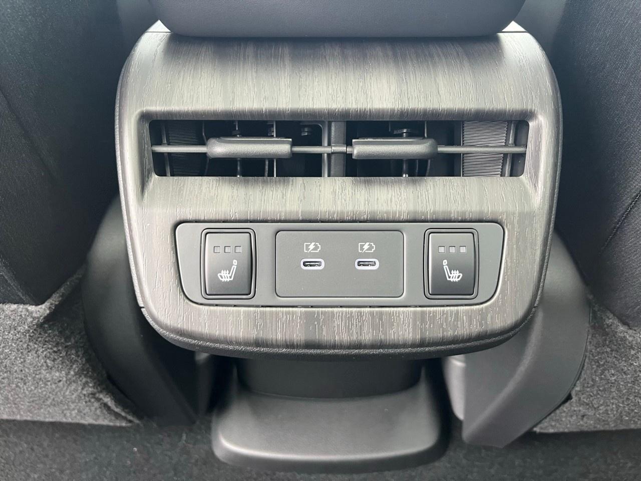 2026 Nissan Ariya SL  e-4ORCE AWD Photo