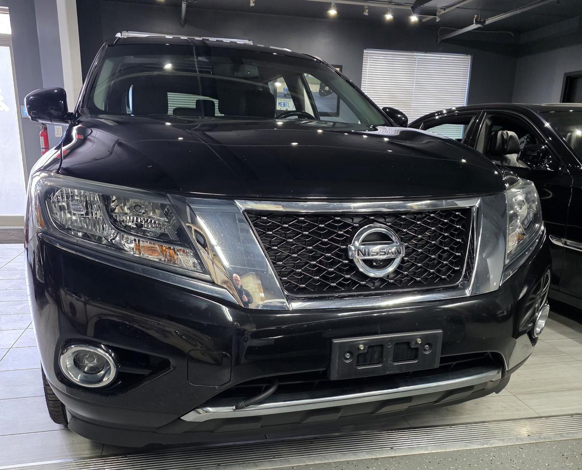 2015 Nissan Pathfinder Platinum Photo