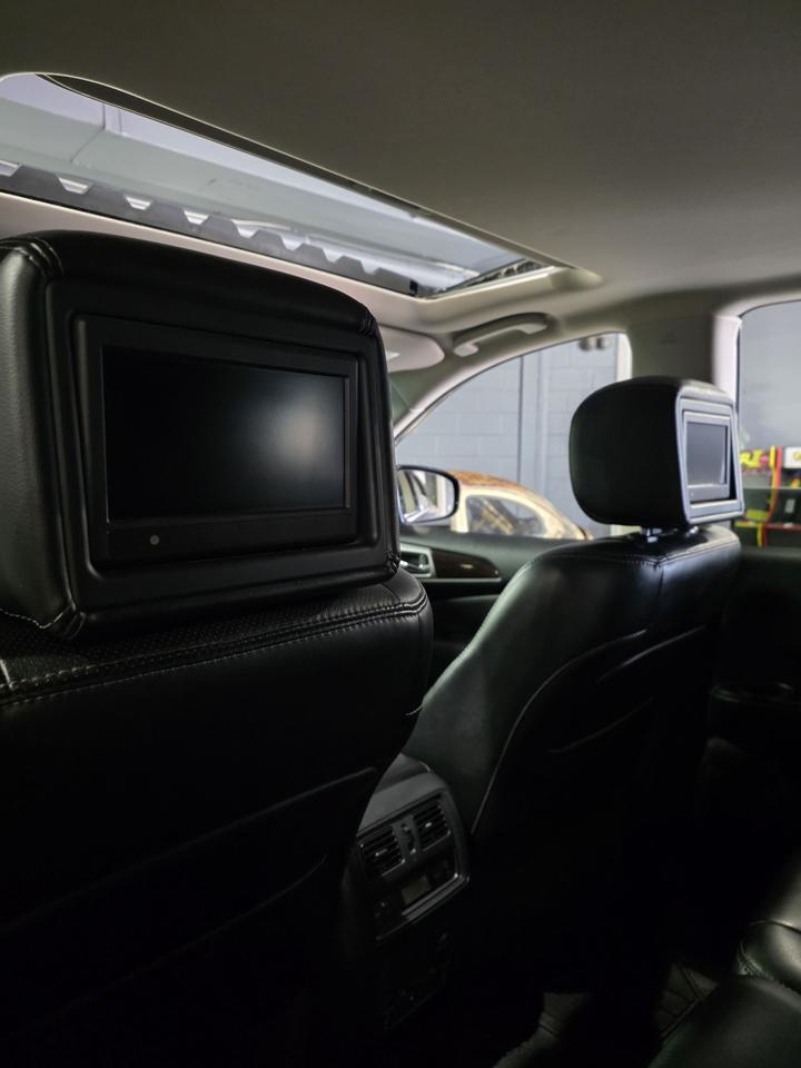 2015 Nissan Pathfinder Platinum Photo