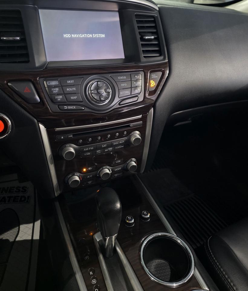 2015 Nissan Pathfinder Platinum Photo