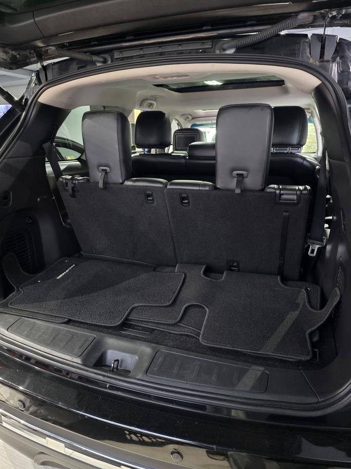 2015 Nissan Pathfinder Platinum Photo