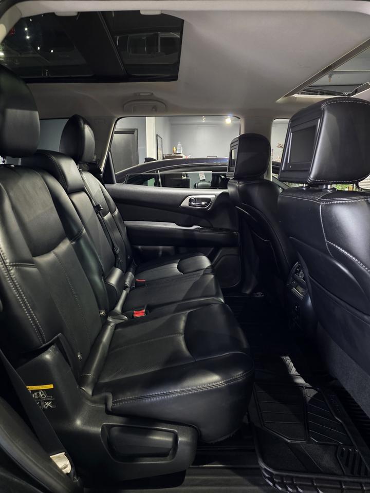 2015 Nissan Pathfinder Platinum Photo