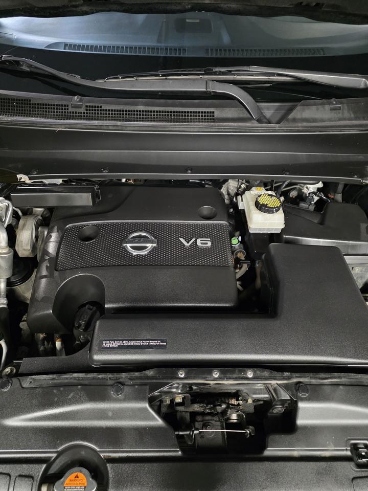 2015 Nissan Pathfinder Platinum Photo