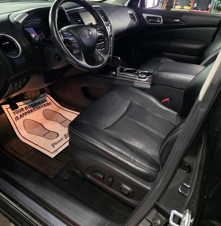 2015 Nissan Pathfinder Platinum Photo