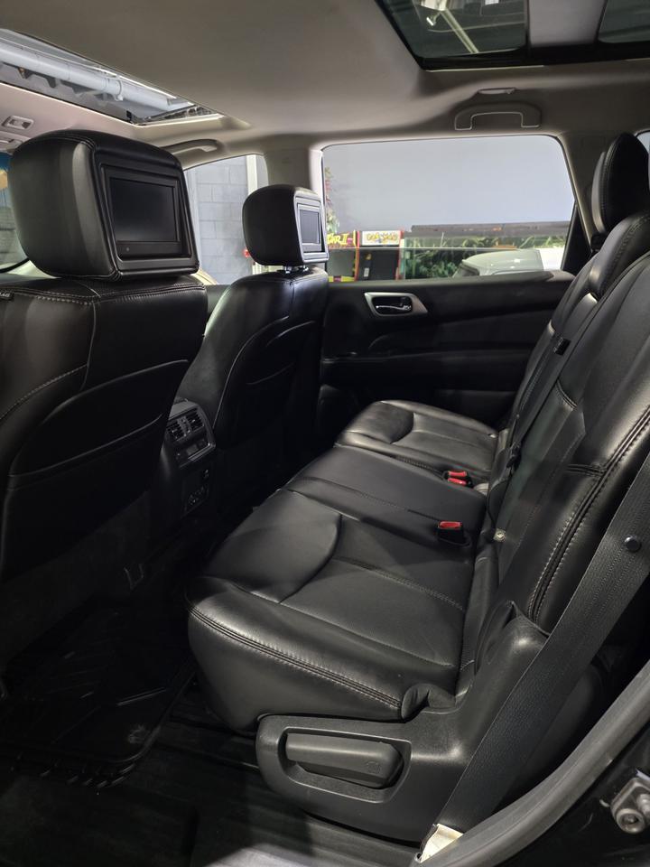 2015 Nissan Pathfinder Platinum Photo