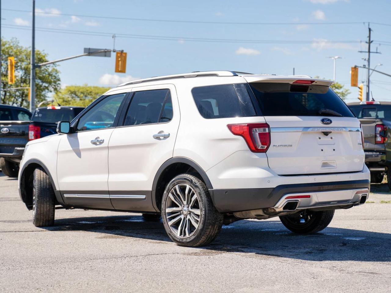 2017 Ford Explorer Platinum/ 3 Rows Of | LEATHER | SUN ROOF | NAVI Photo