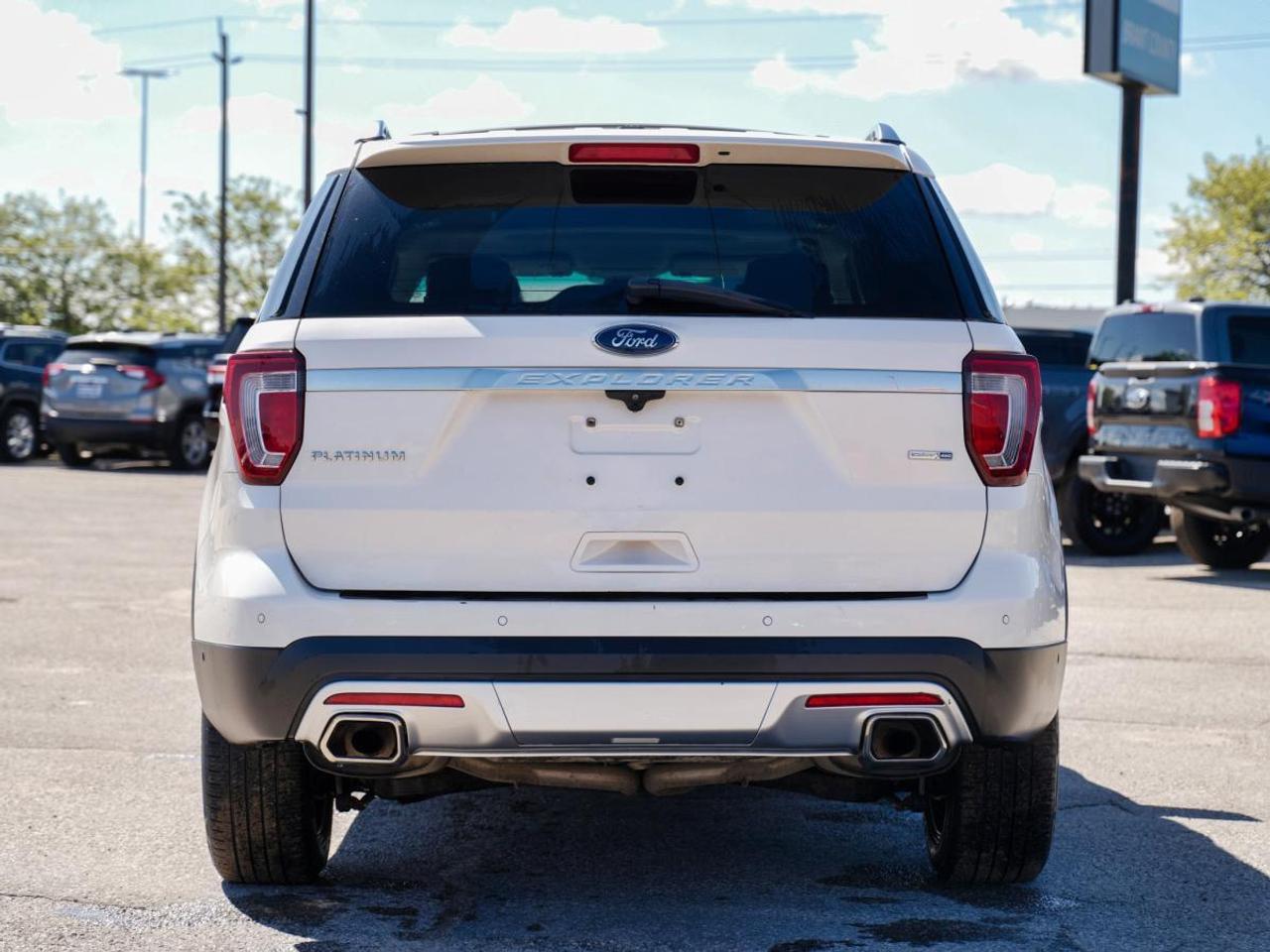 2017 Ford Explorer Platinum/ 3 Rows Of | LEATHER | SUN ROOF | NAVI Photo