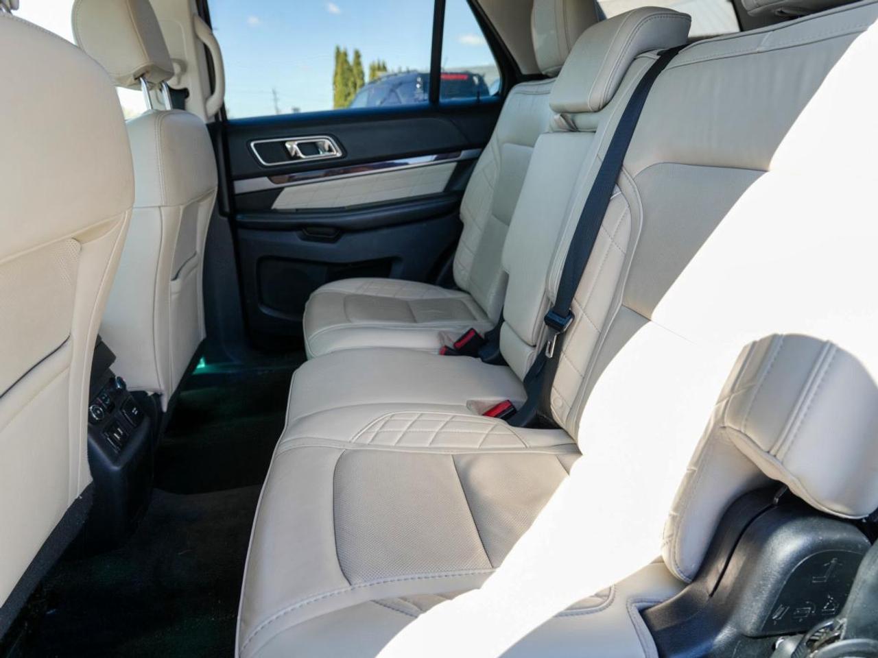 2017 Ford Explorer Platinum/ 3 Rows Of | LEATHER | SUN ROOF | NAVI Photo