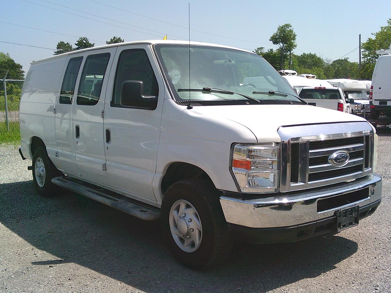 2012 Ford Econoline E-250 W/ Heavy Duty Compressor Photo2