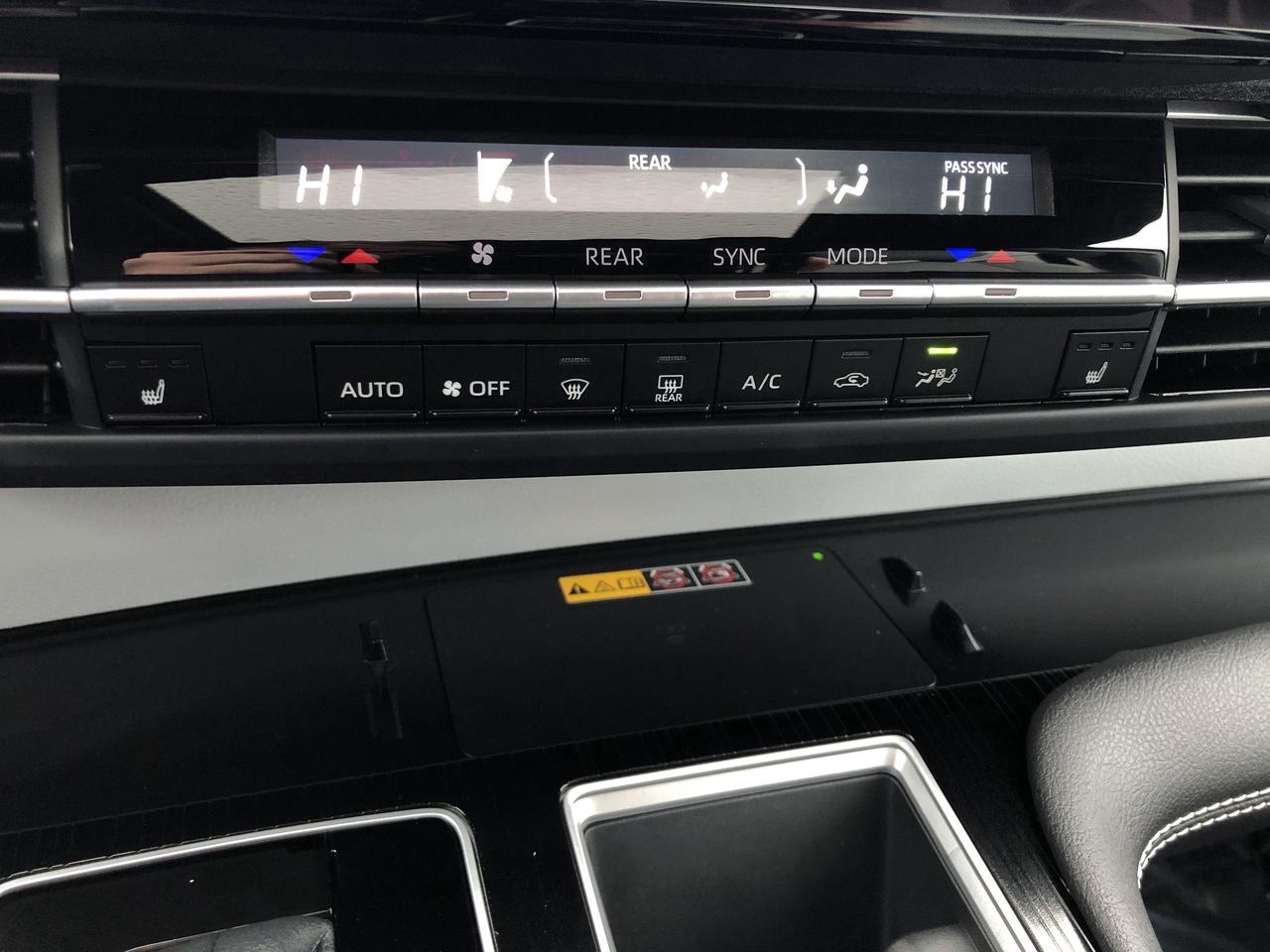 2025 Toyota Sienna XSE 7-Passenger XSE HYBRID!!  AWD, ROOF, HTD. SEAT Photo