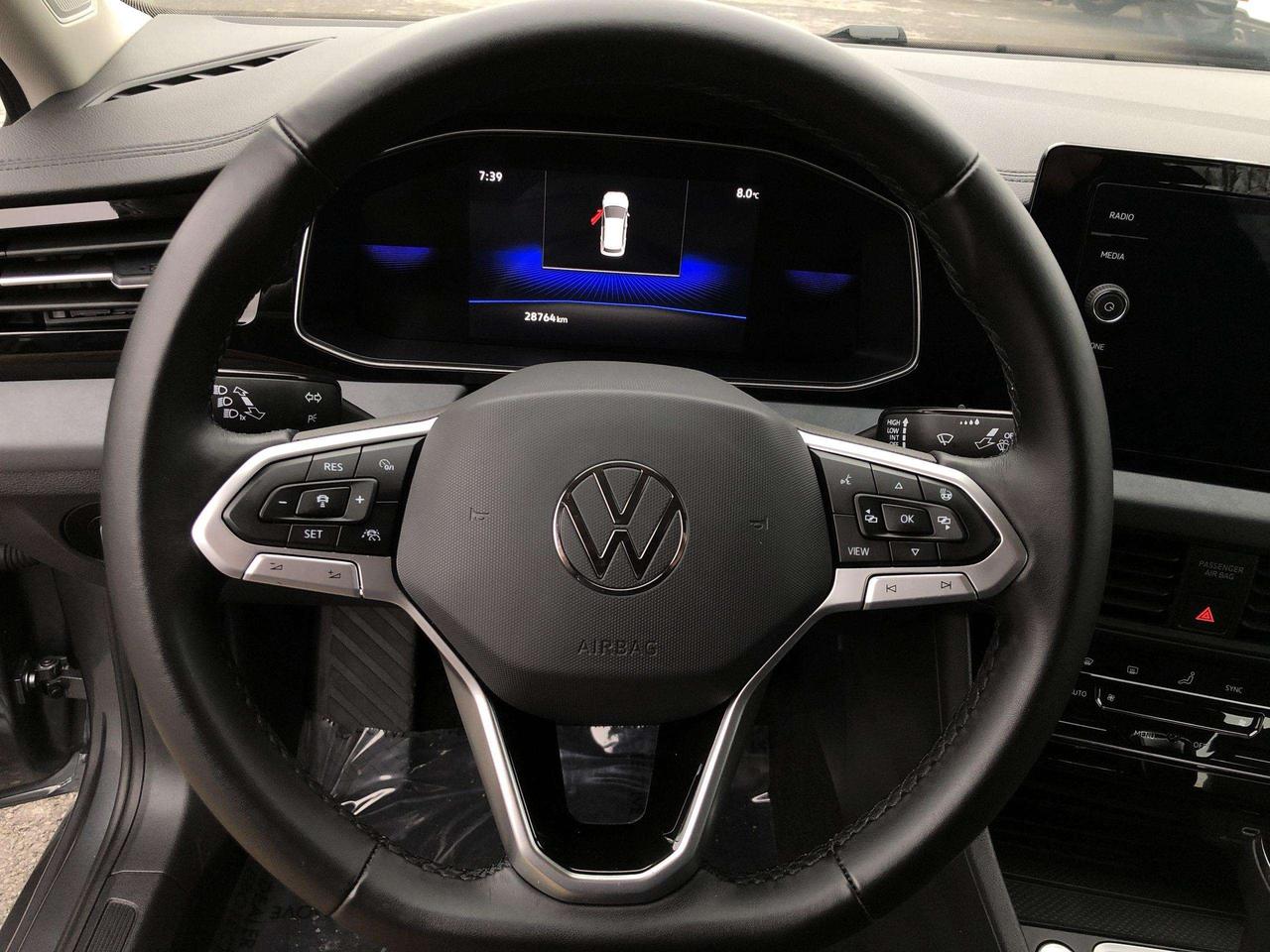 2025 Volkswagen Jetta Comfortline COMFORTLINE, LEATHERETTE, ROOF, HTD. SEATS, BLIS, BK. CAM, ALLOYS Photo
