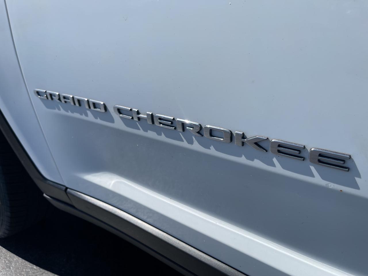 2022 Jeep Grand Cherokee NAV / HEATED SEATS / REMOTE START Photo