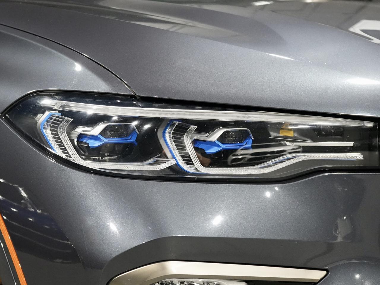 2021 BMW X7 BMW M50i Photo3