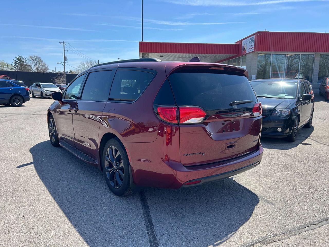 2020 Chrysler Pacifica LTD, 8 PASS, REMOTE START, HEATED/ COOLED LEATHER! - Photo #4