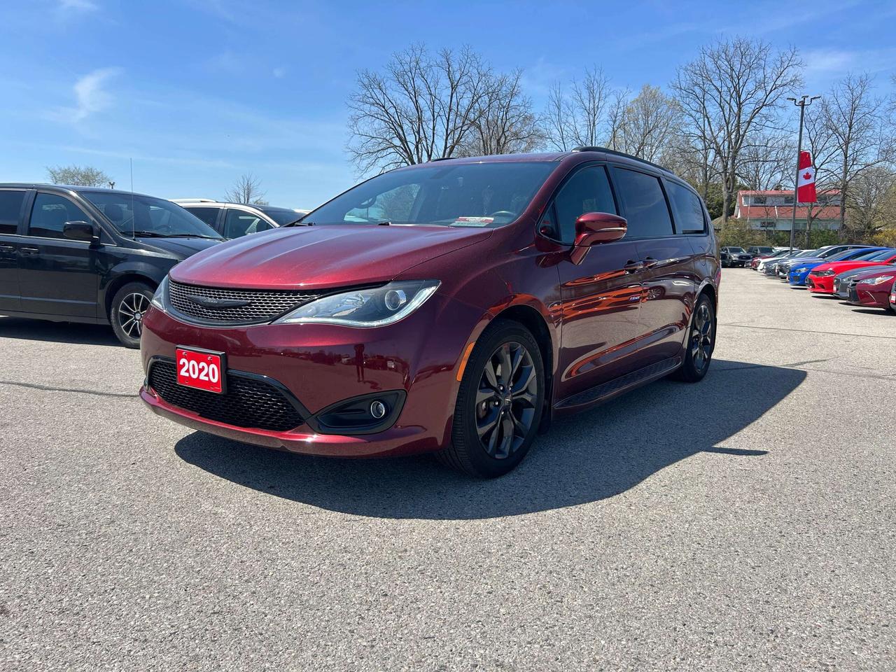 2020 Chrysler Pacifica LTD, 8 PASS, REMOTE START, HEATED/ COOLED LEATHER! - Photo #2