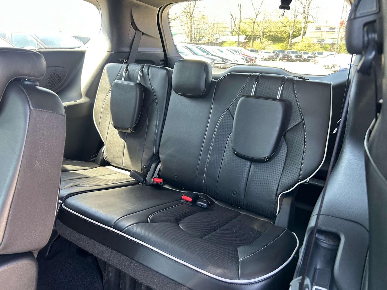 2020 Chrysler Pacifica LTD, 8 PASS, REMOTE START, HEATED/ COOLED LEATHER! Photo