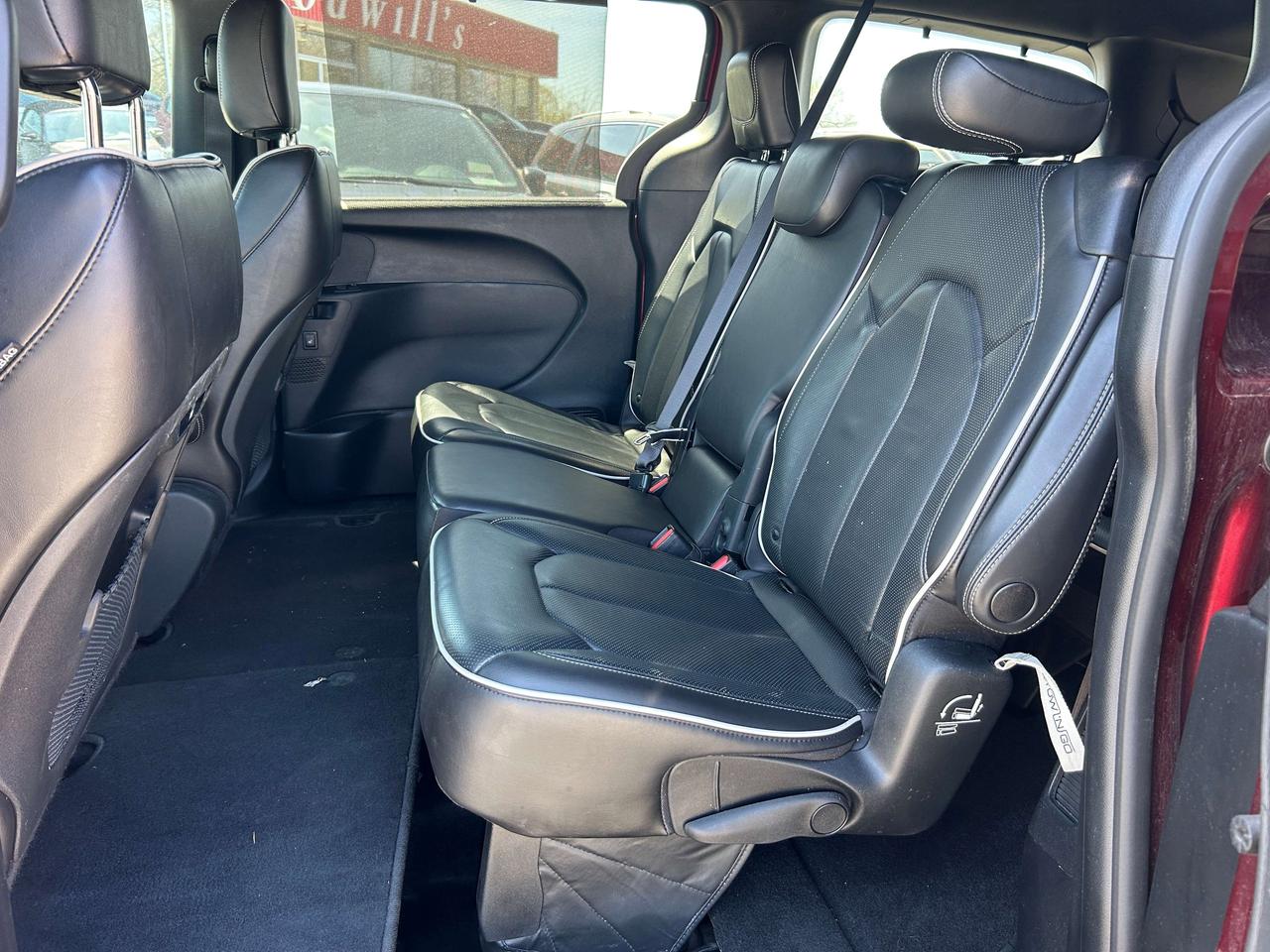 2020 Chrysler Pacifica LTD, 8 PASS, REMOTE START, HEATED/ COOLED LEATHER! Photo