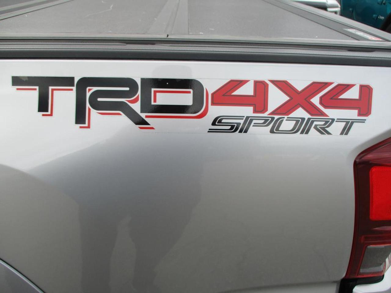 2018 Toyota Tacoma TRD SPORT 4X4 - Photo #8