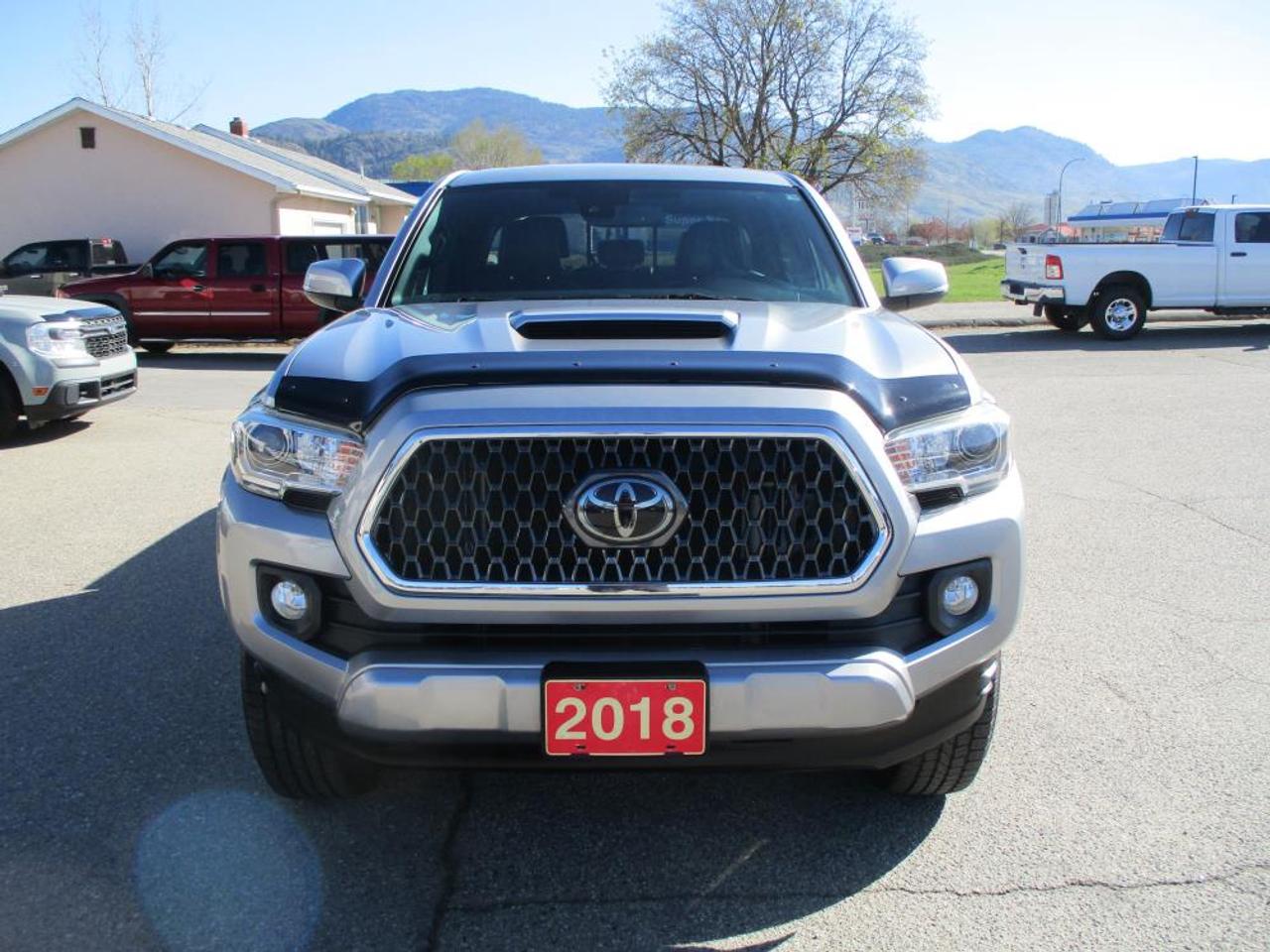 2018 Toyota Tacoma TRD SPORT 4X4 - Photo #2