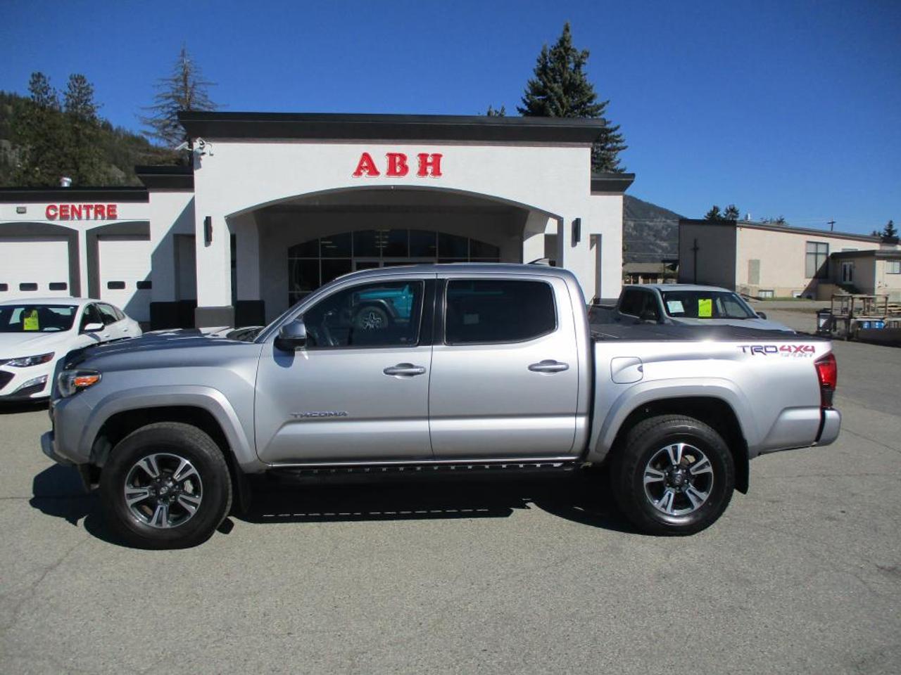 2018 Toyota Tacoma TRD SPORT 4X4 - Photo #3