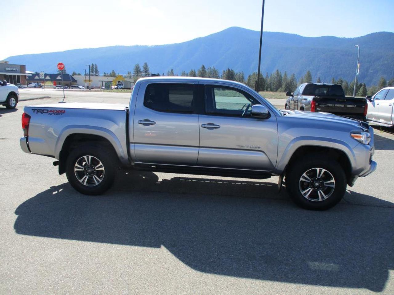 2018 Toyota Tacoma TRD SPORT 4X4 Photo
