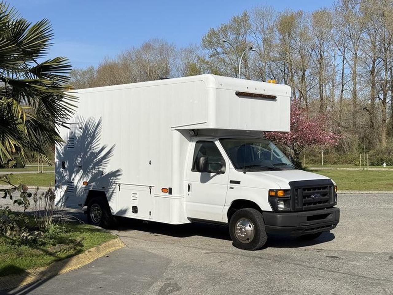 Used 2012 Ford Econoline E-450 Super Duty 13-Foot Service Cube Van with Generator for sale in Burnaby, BC