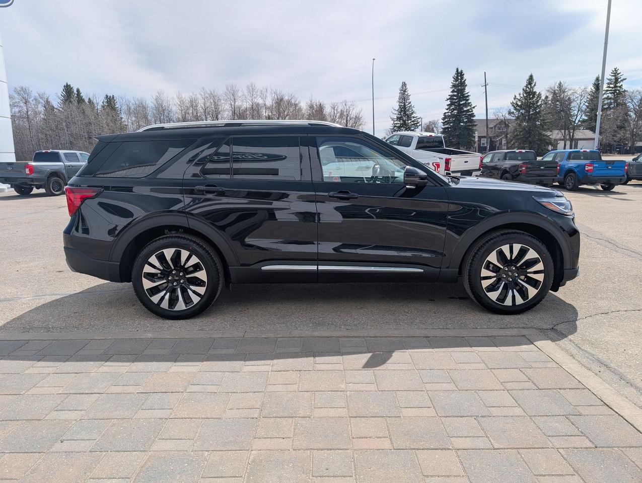 2026 Ford Explorer Platinum Photo4