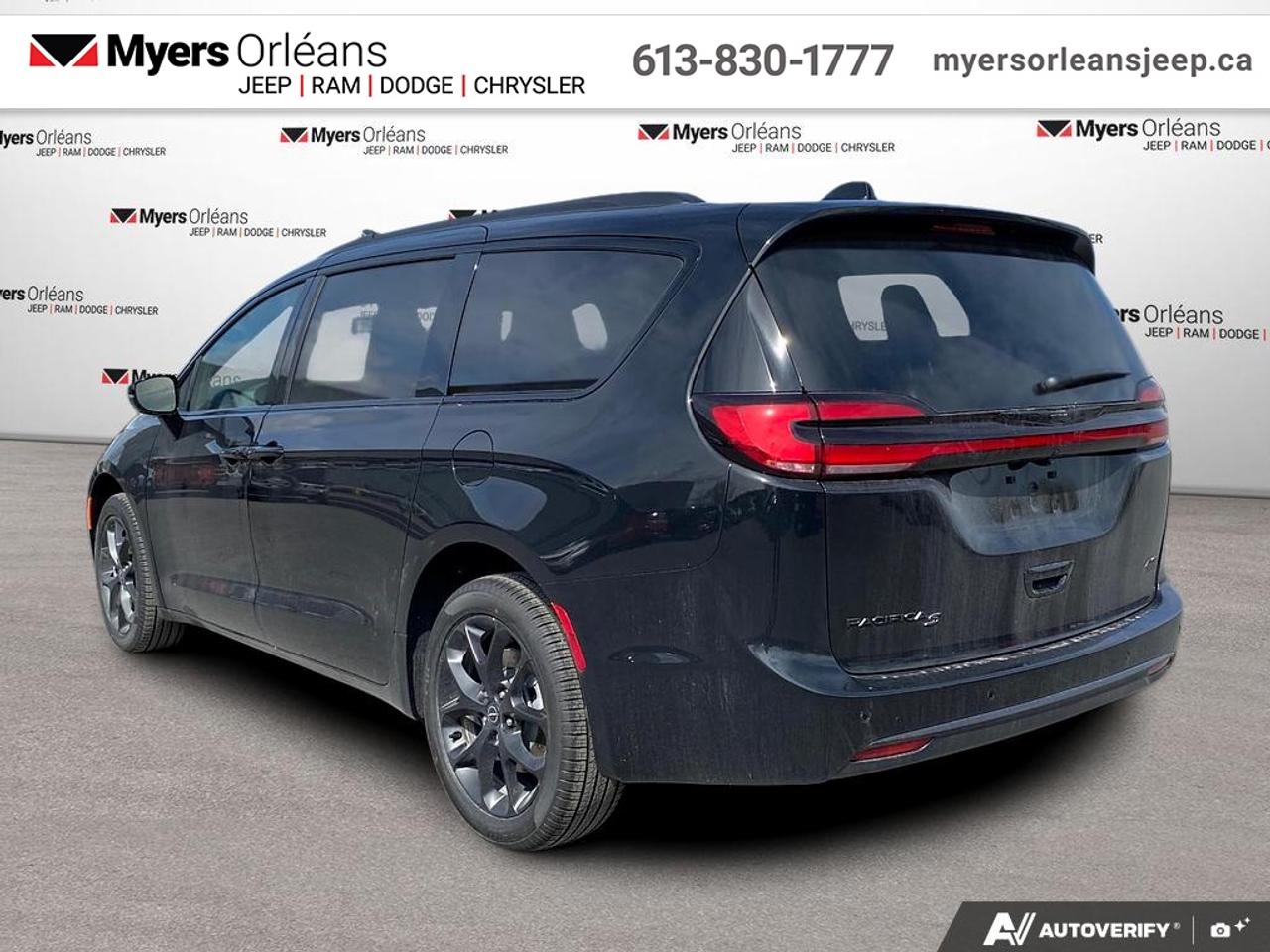 2026 Chrysler Pacifica Select AWD   - Sunroof Photo2