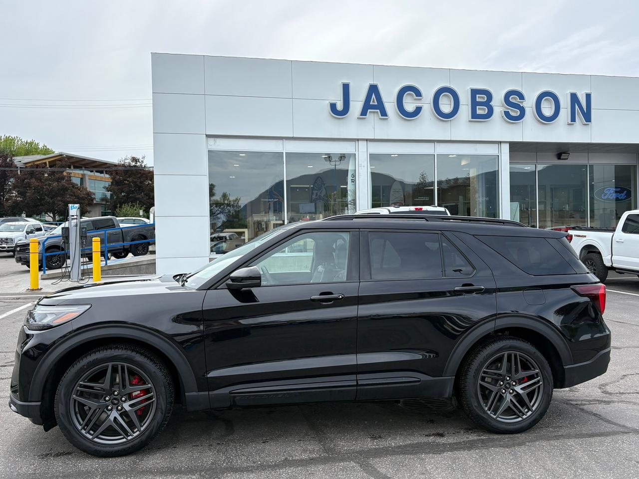 2026 Ford Explorer ST Photo1