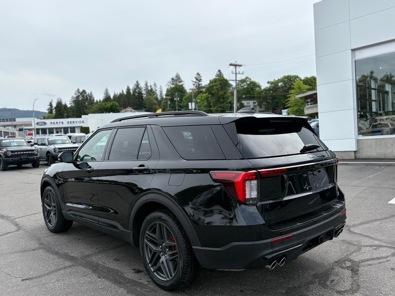 2026 Ford Explorer ST Photo2
