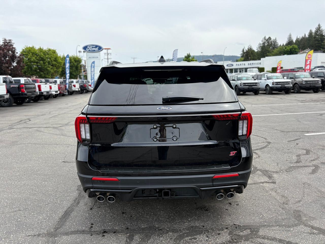 2026 Ford Explorer ST Photo3