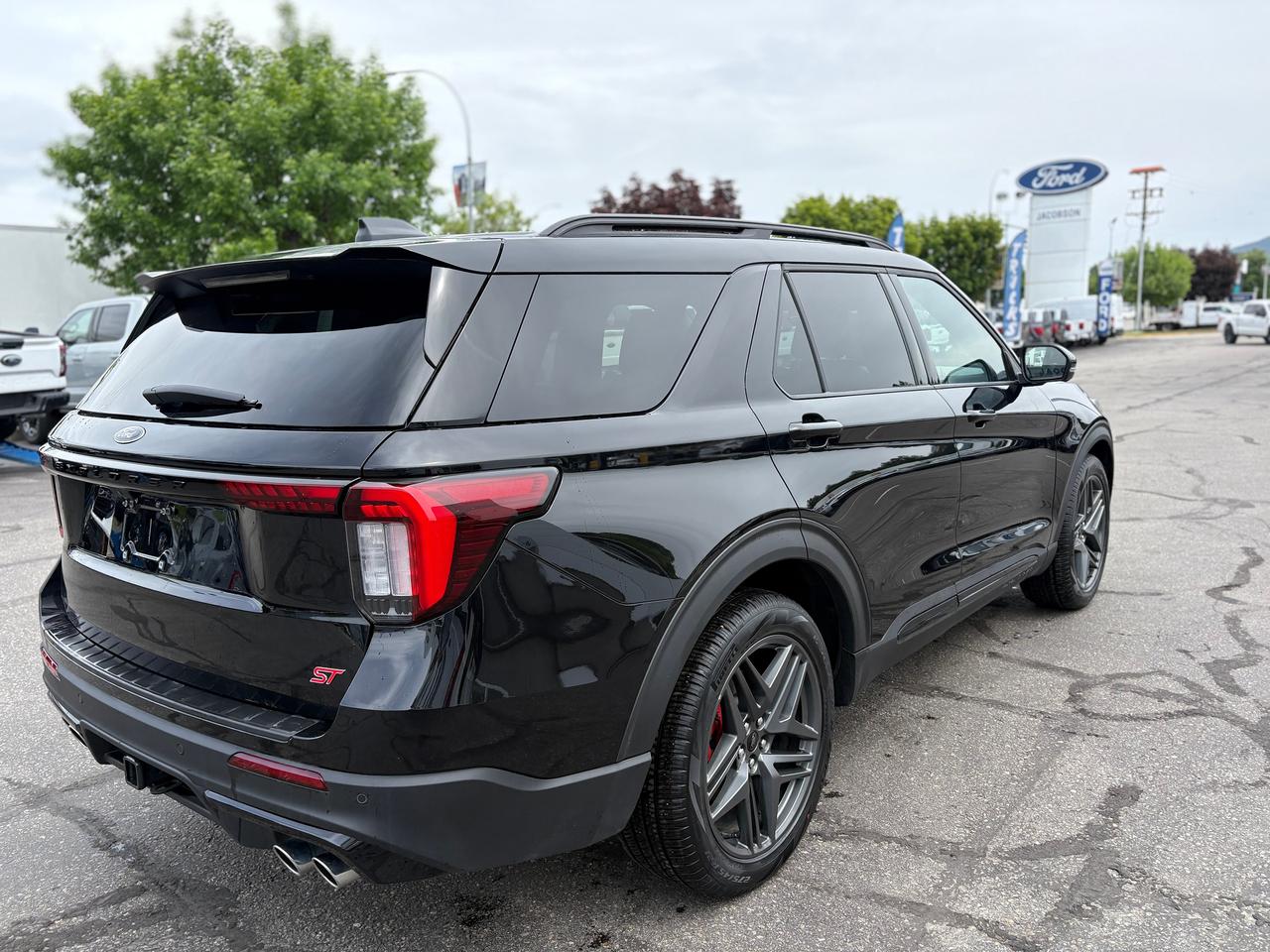 2026 Ford Explorer ST Photo4