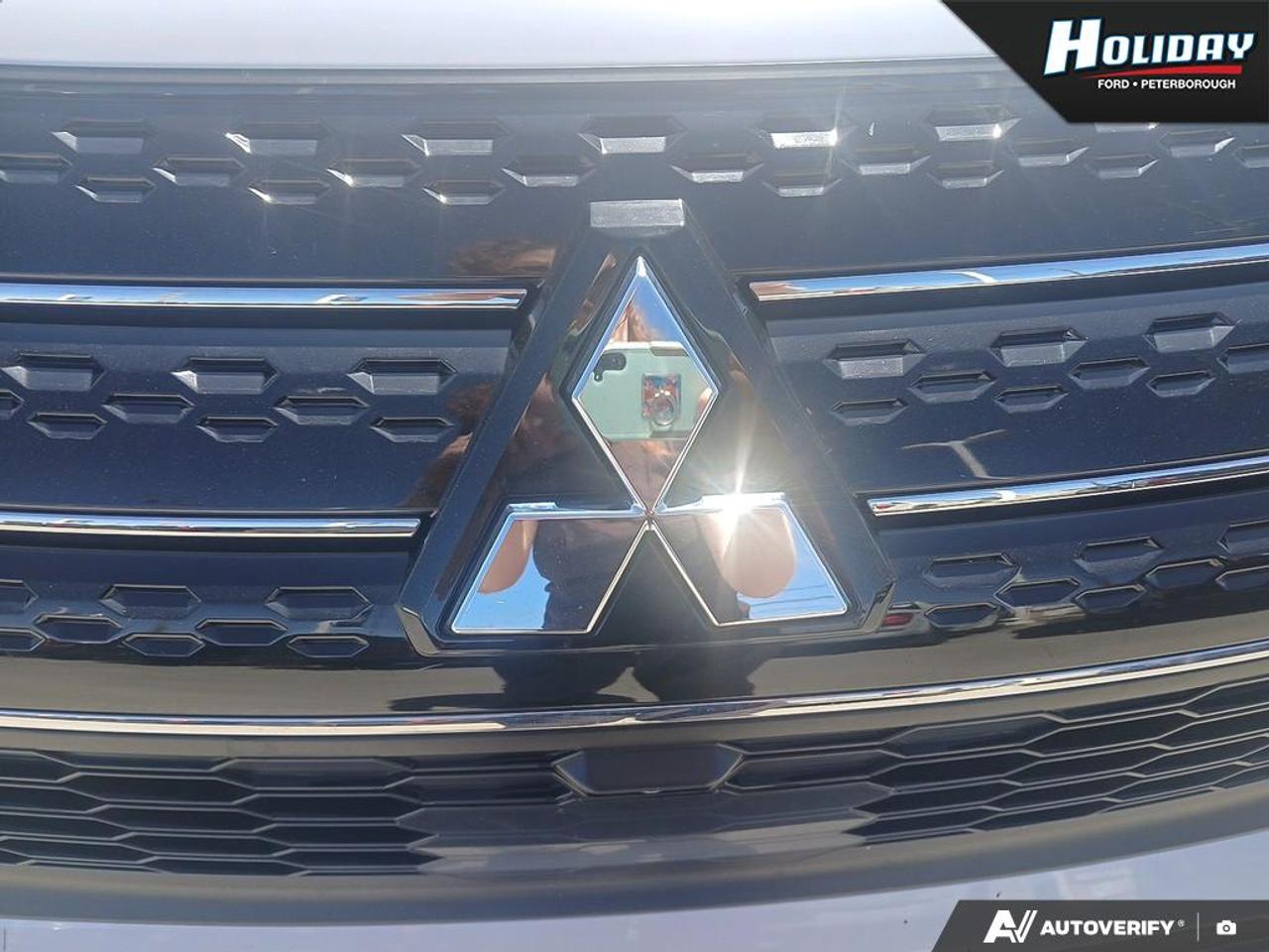 2023 Mitsubishi Outlander Phev SEL Photo