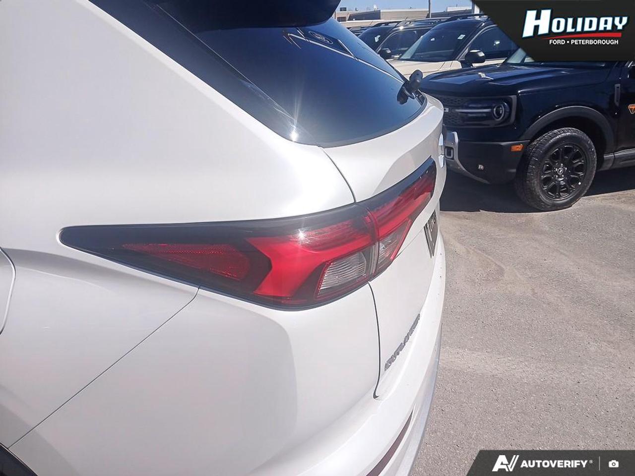 2023 Mitsubishi Outlander Phev SEL Photo