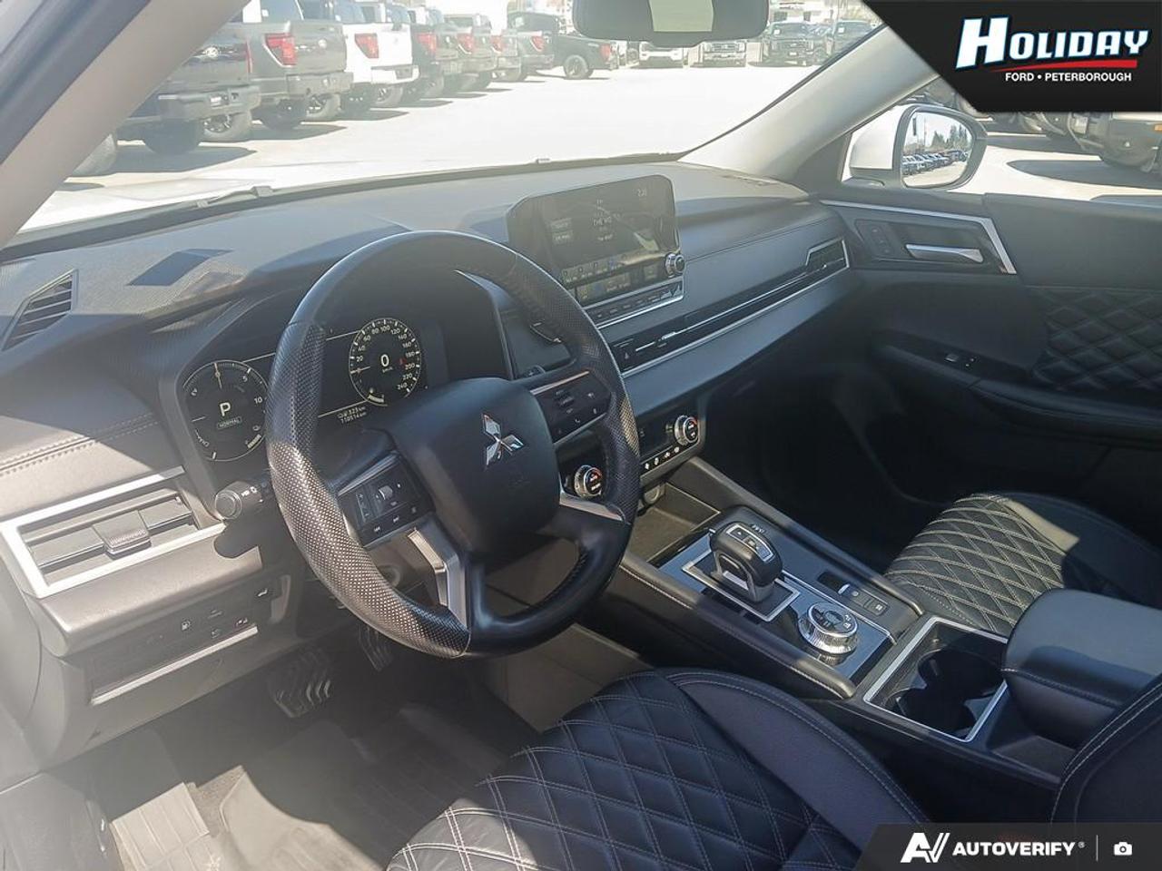 2023 Mitsubishi Outlander Phev SEL Photo