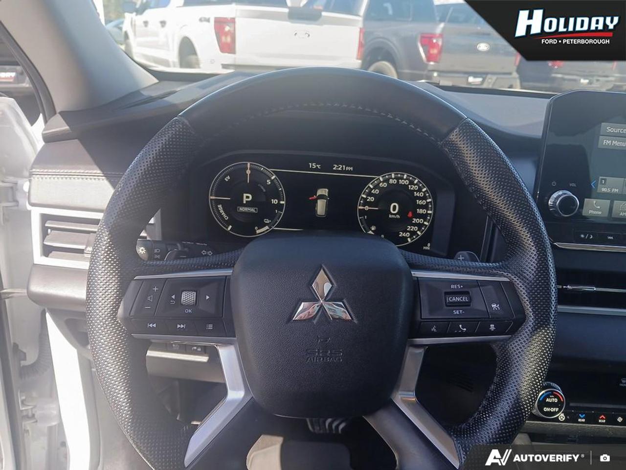 2023 Mitsubishi Outlander Phev SEL Photo
