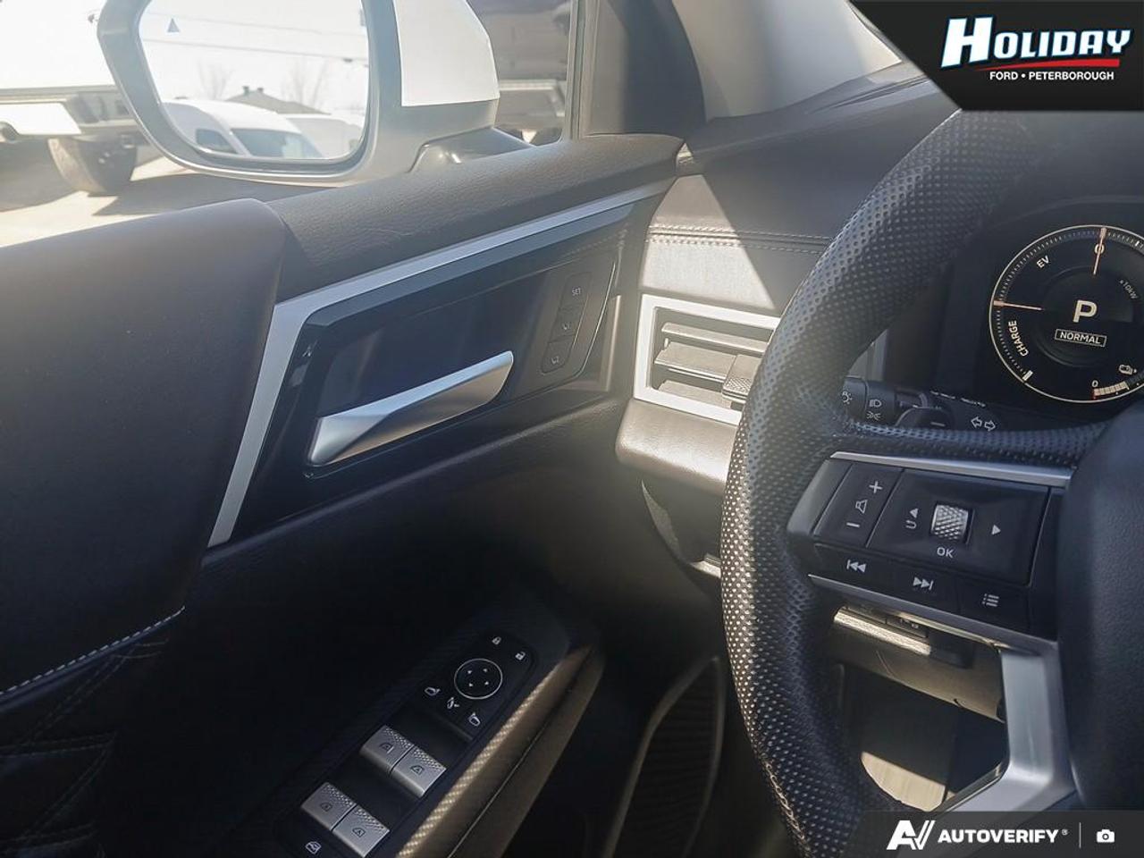 2023 Mitsubishi Outlander Phev SEL Photo