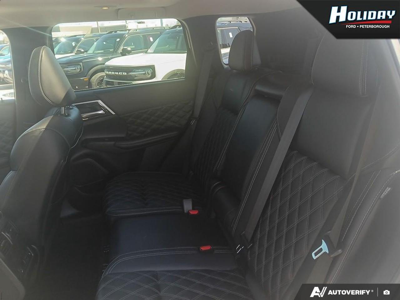 2023 Mitsubishi Outlander Phev SEL Photo