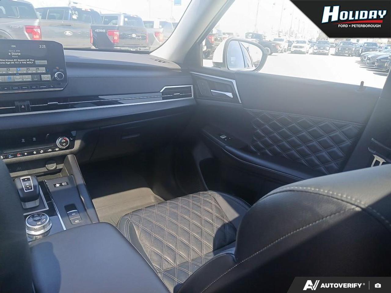 2023 Mitsubishi Outlander Phev SEL Photo