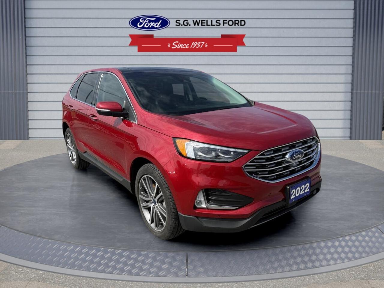 2022 Ford Edge Titanium Photo2
