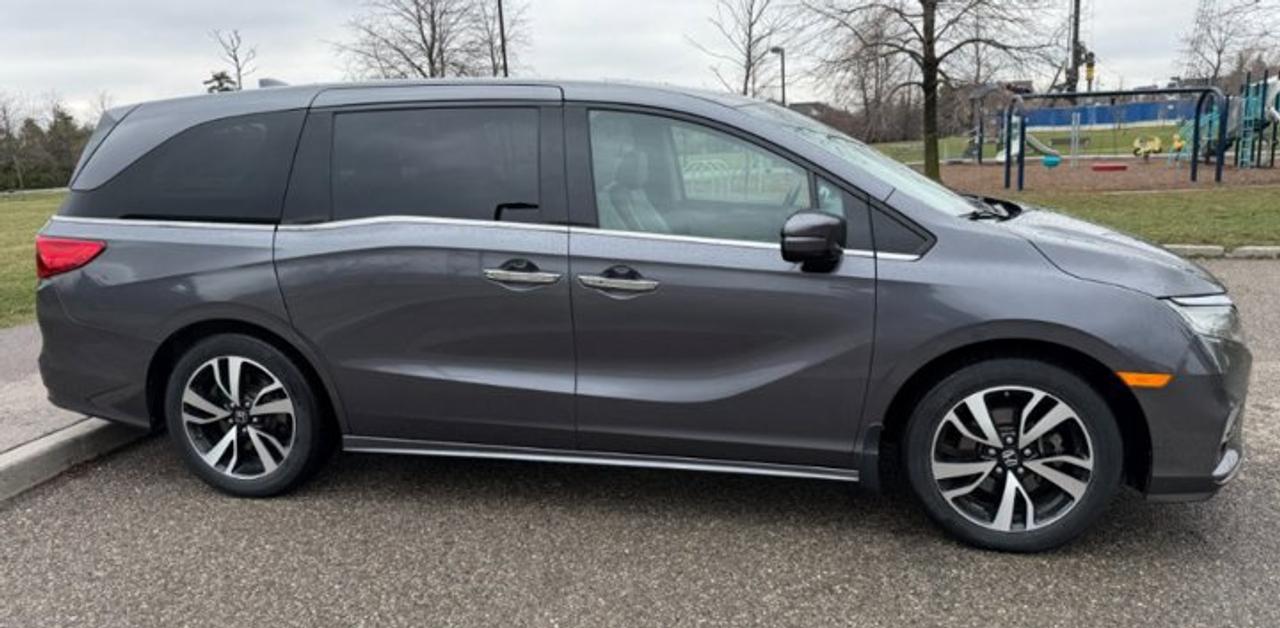 2020 Honda Odyssey Touring | DVD| Leather| Sunroof | Power Sliding Doors | Adaptive Cruise | Heated Seats | and More ! Photo