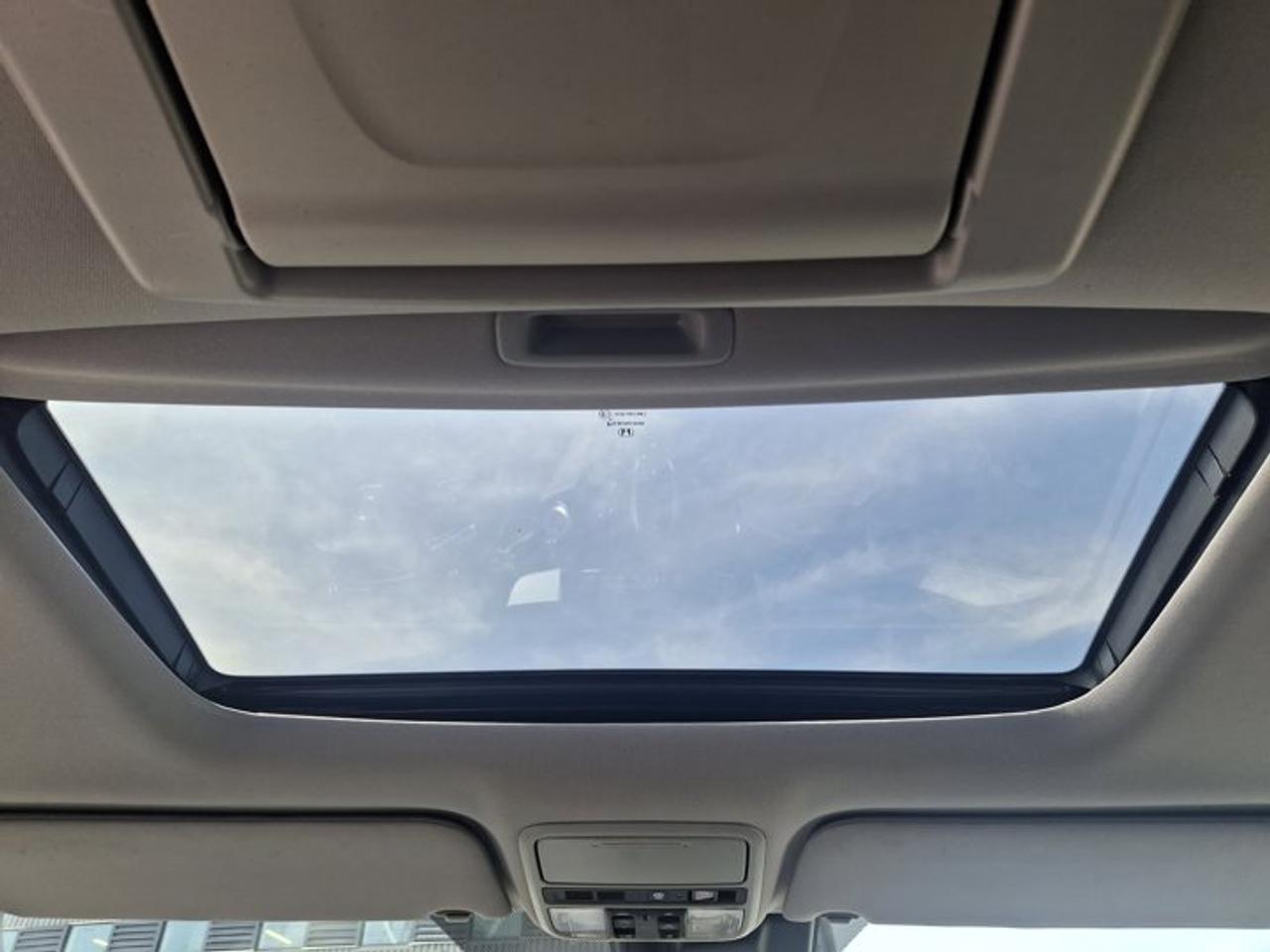2020 Honda Odyssey Touring | DVD| Leather| Sunroof | Power Sliding Doors | Adaptive Cruise | Heated Seats | and More ! Photo