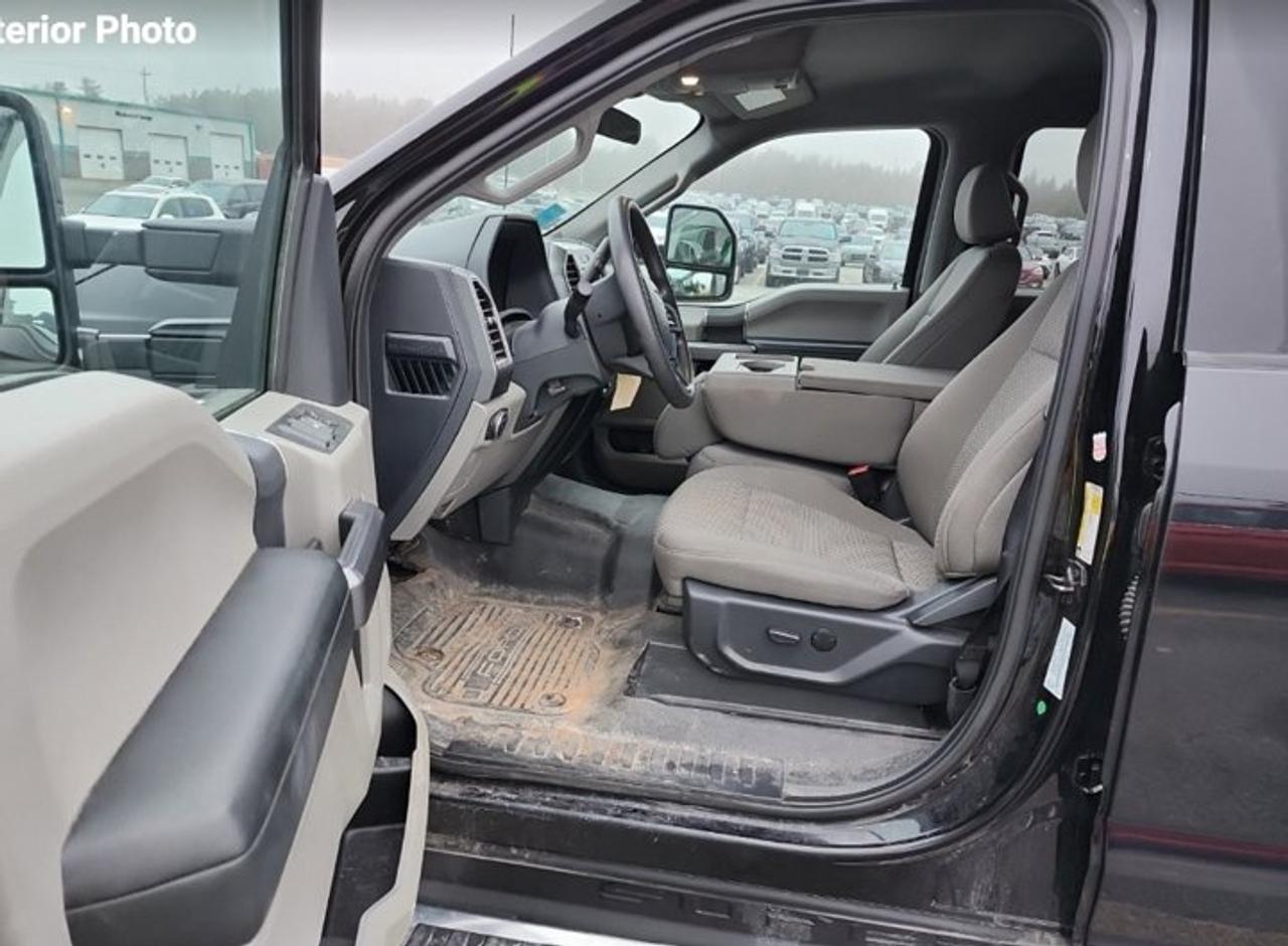 2022 Ford F-350 Super Duty SRW XLTCrew 4X4 | Power Seat | Remote Start | Spray-in Liner | CarPlay + Android | Rear Camera & More ! Photo2